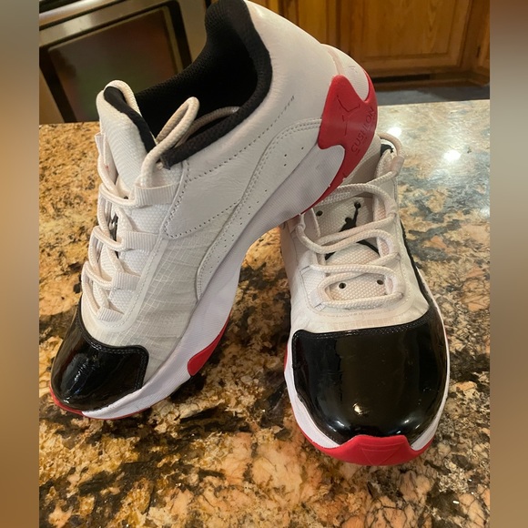 NIKE  AIR JORDAN 11 RETRO LOW Concord Bred - Picture 2 of 4